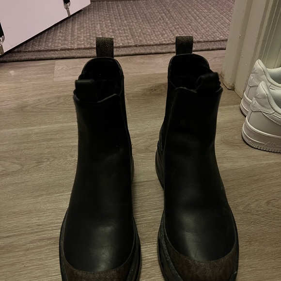 Micheal Kors boots - Picture 3 of 3